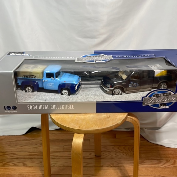 IDEAL Collectible2004 —— 1956 FORD F-100 & 2003 FORD F -150 KING RANCH . NWT